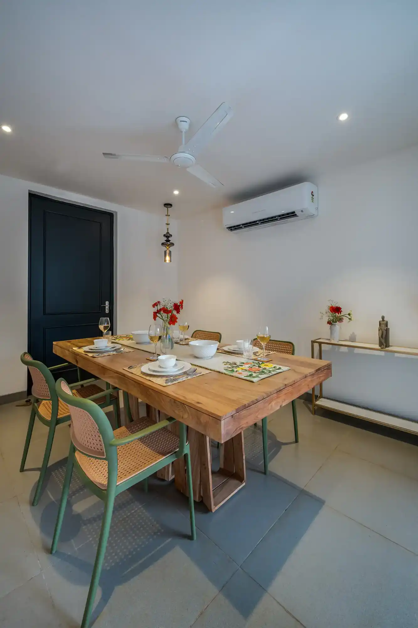 SaffronStays Oriana. Layout, Alibaug
