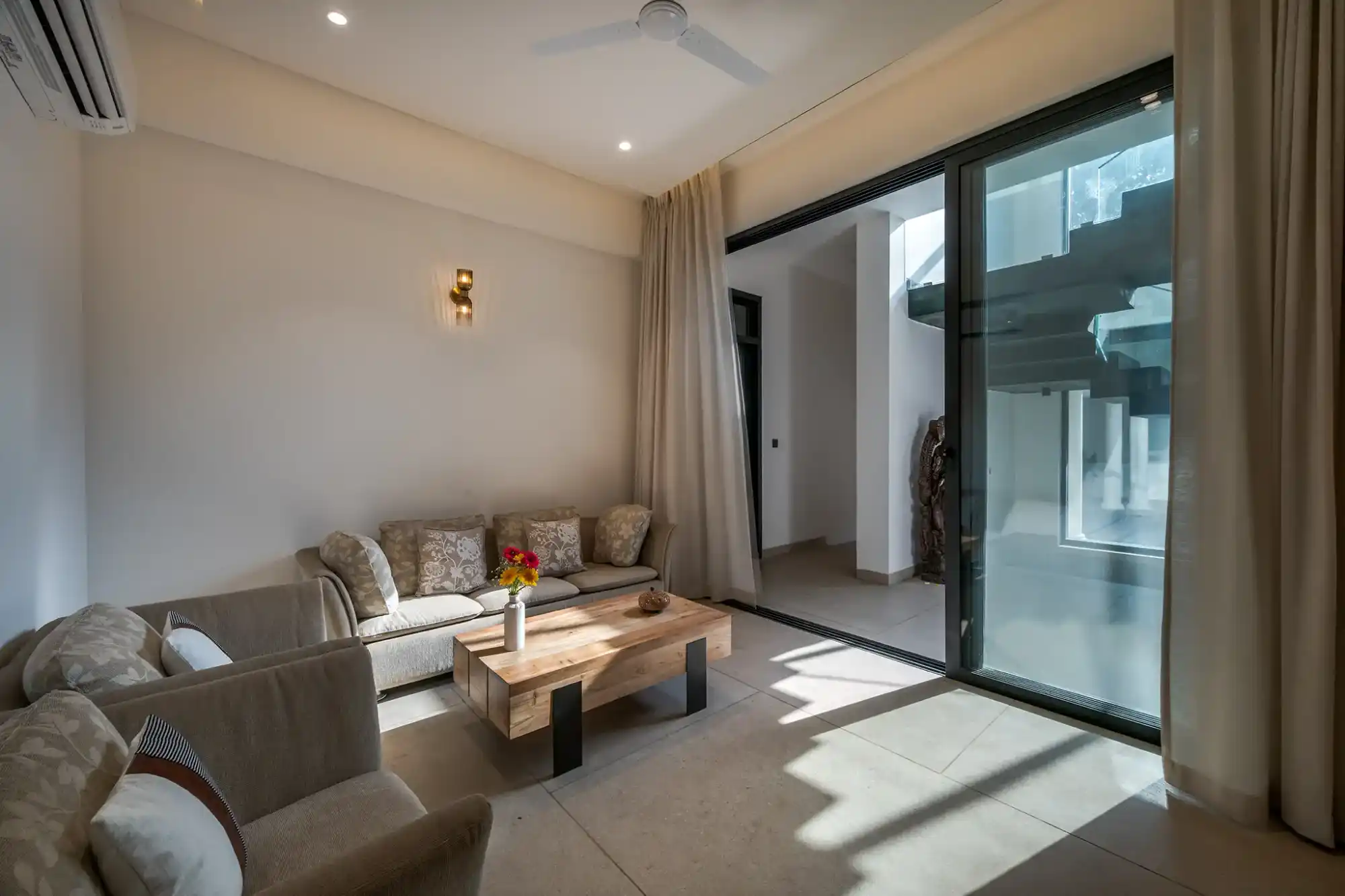 SaffronStays Oriana. Layout, Alibaug