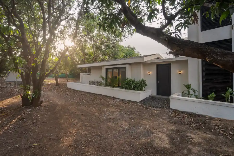 SaffronStays Oriana. Layout, Alibaug