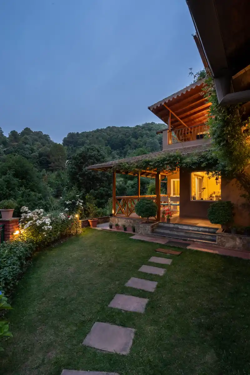 SaffronStays Plaksha, Mukteshwar