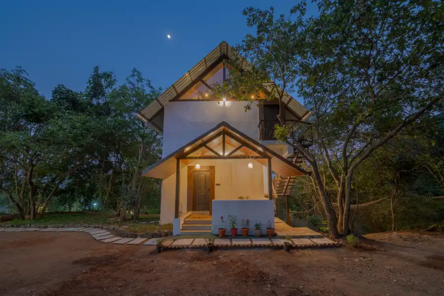 SaffronStays Raanwaara Luxe, Pawna