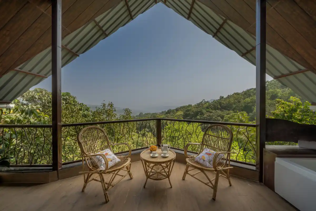 SaffronStays Raanwaara Luxe, Pawna