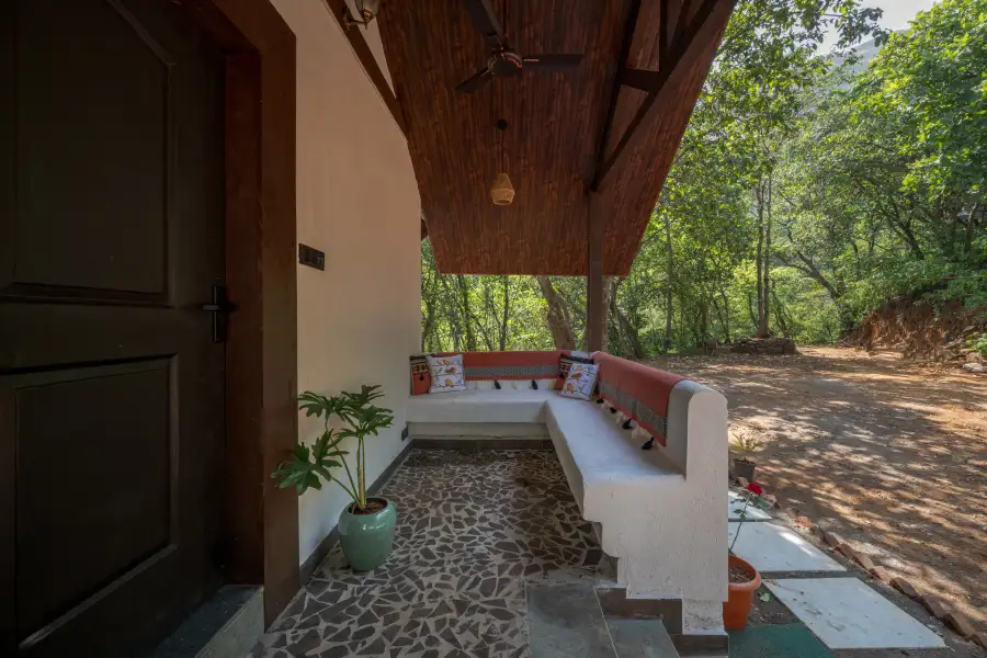 SaffronStays Raanwaara Luxe, Pawna