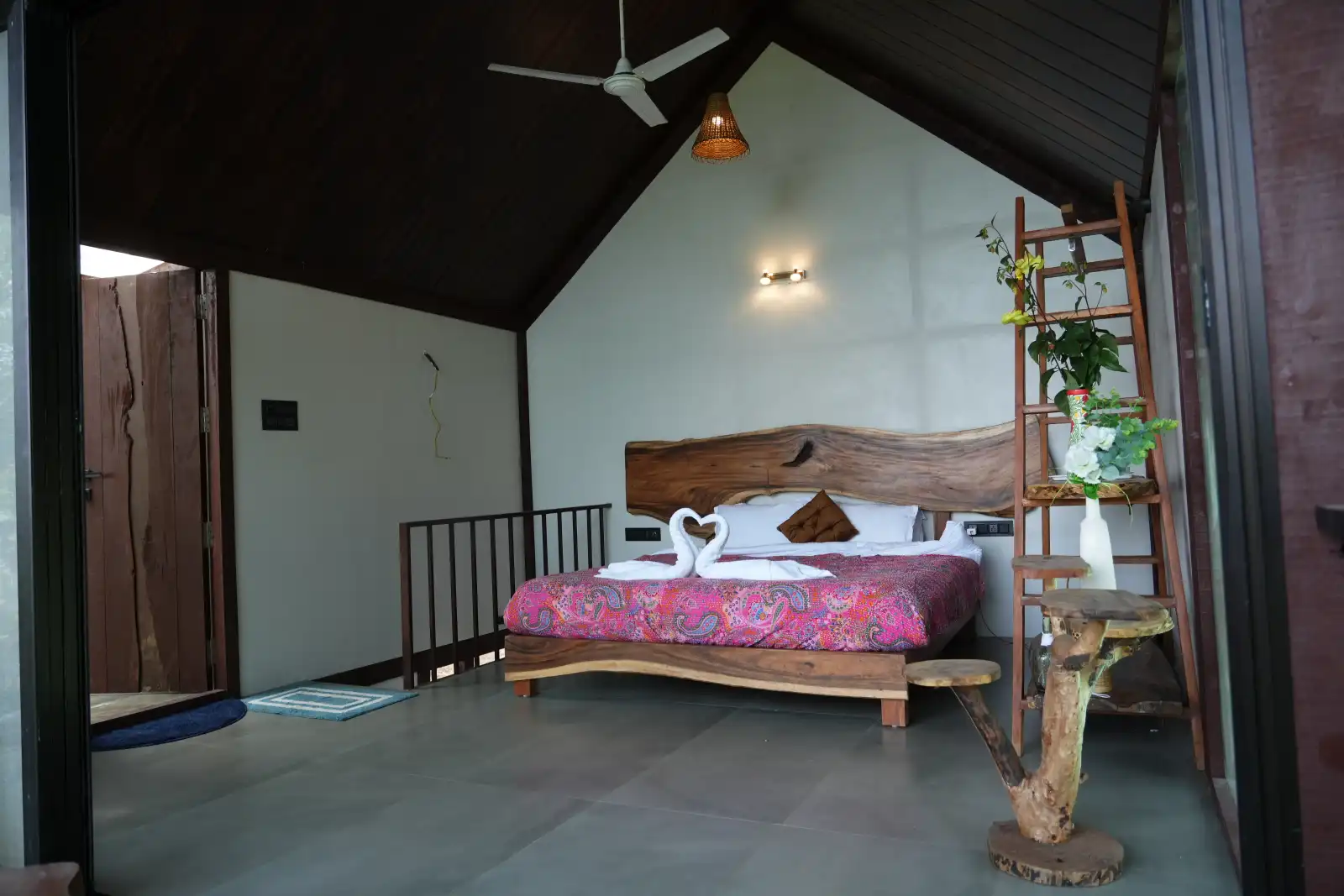 SaffronStays Raanwaara, Pawna