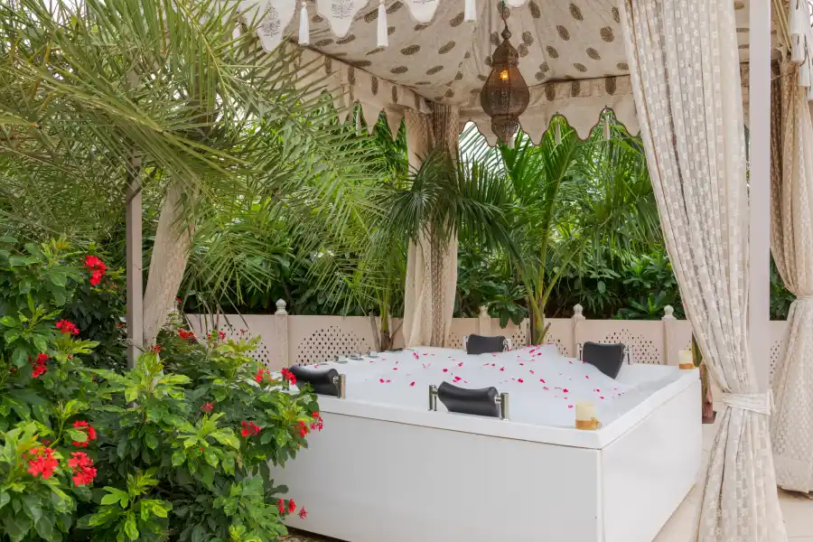 SaffronStays Raj Reverie, Jaipur