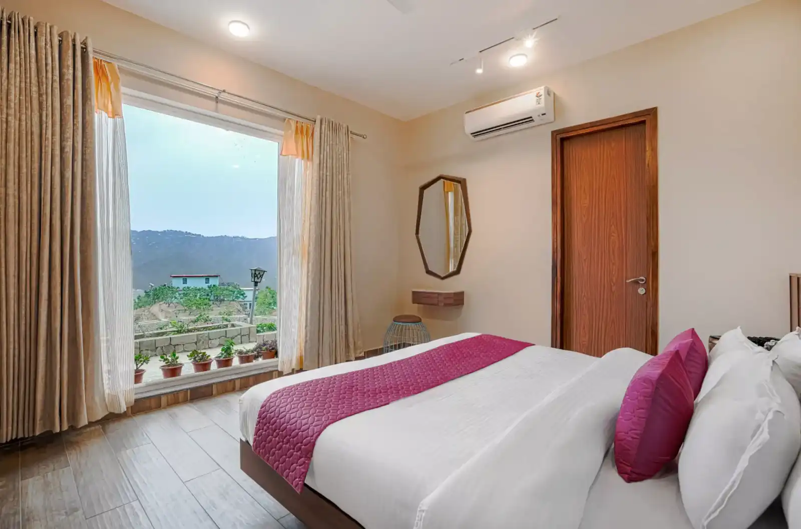 SaffronStays Ridgeview Manor, Mukteshwar