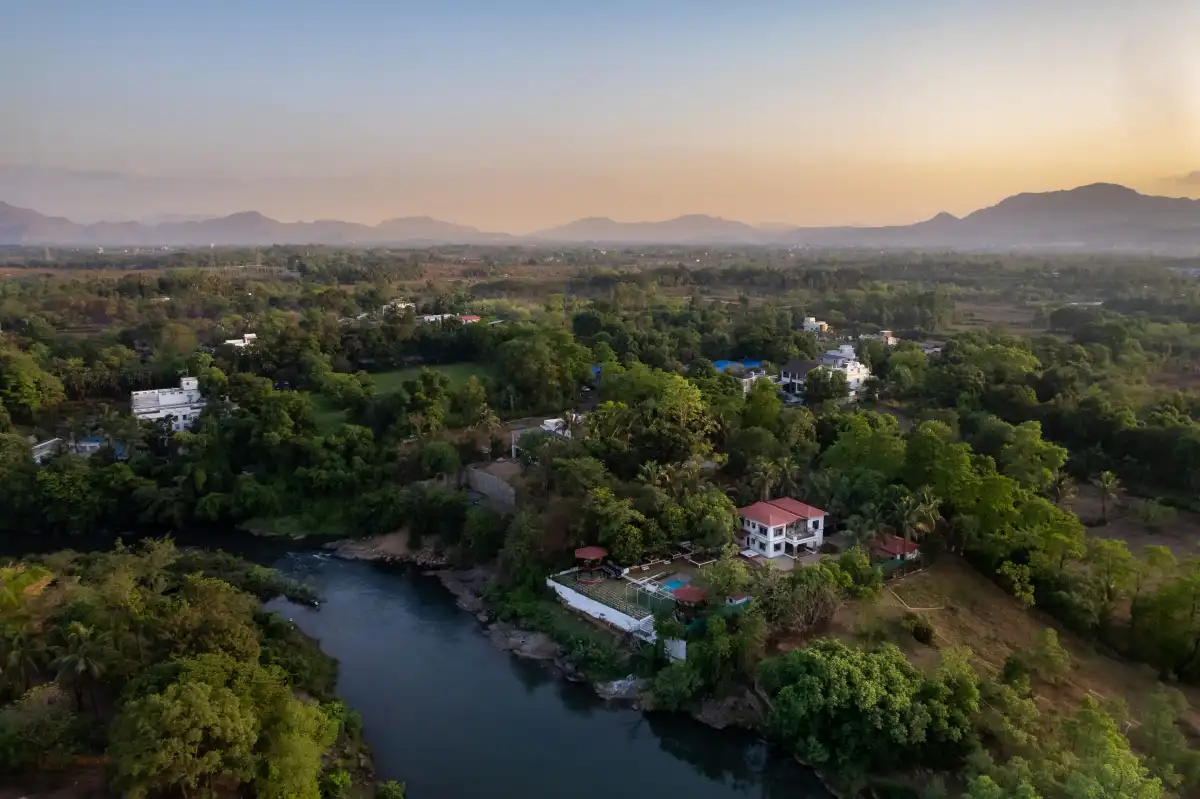 SaffronStays Riverfront Manor, Karjat