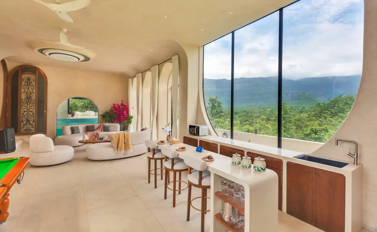 SaffronStays Roman Holiday, Karjat