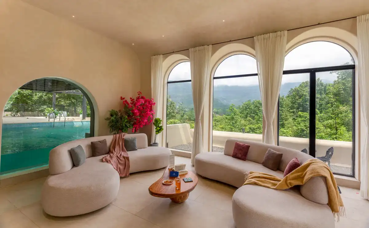 SaffronStays Roman Holiday, Karjat