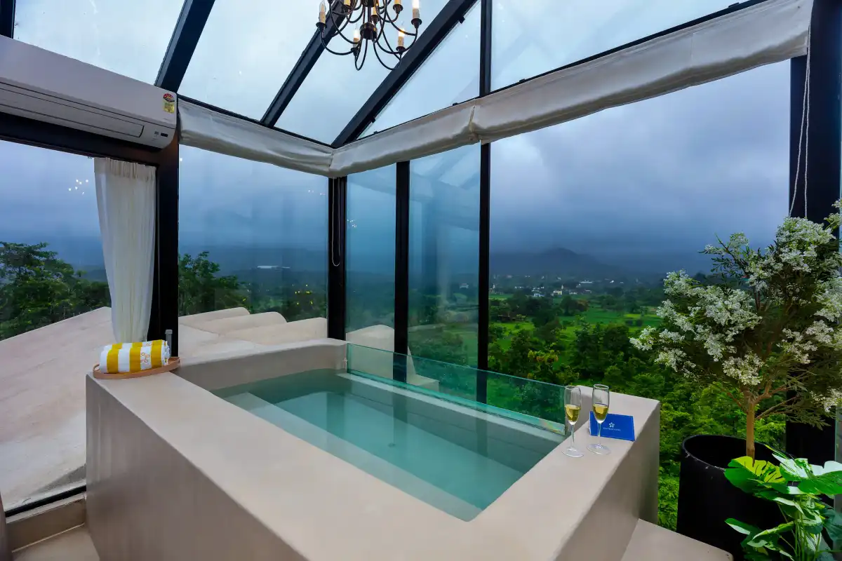 SaffronStays Roman Holiday, Karjat