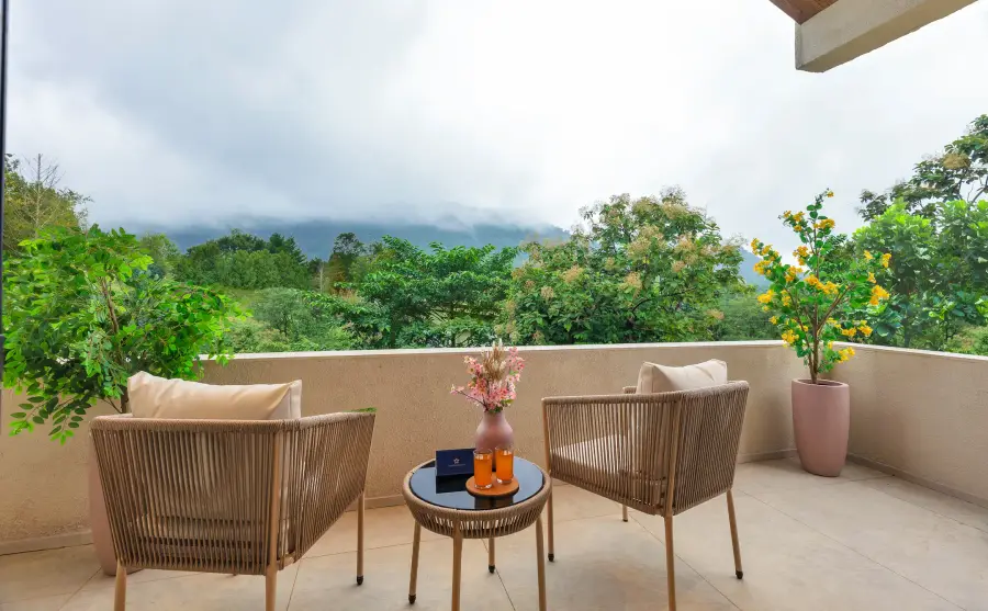 SaffronStays Roman Holiday, Karjat