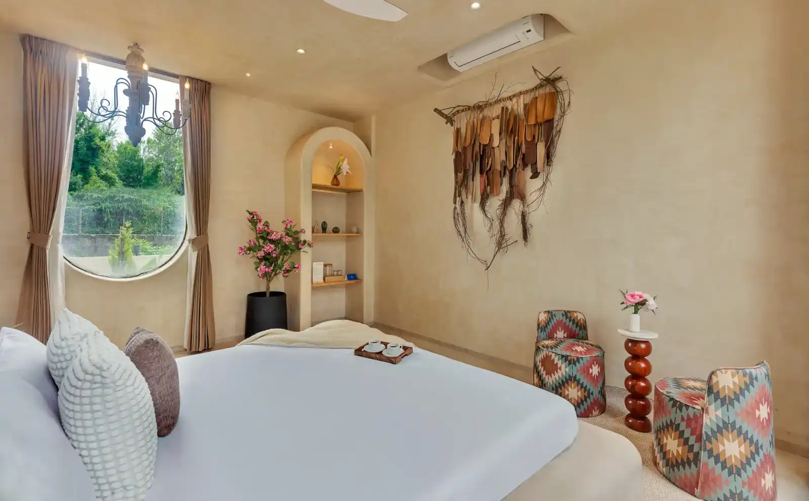 SaffronStays Roman Holiday, Karjat