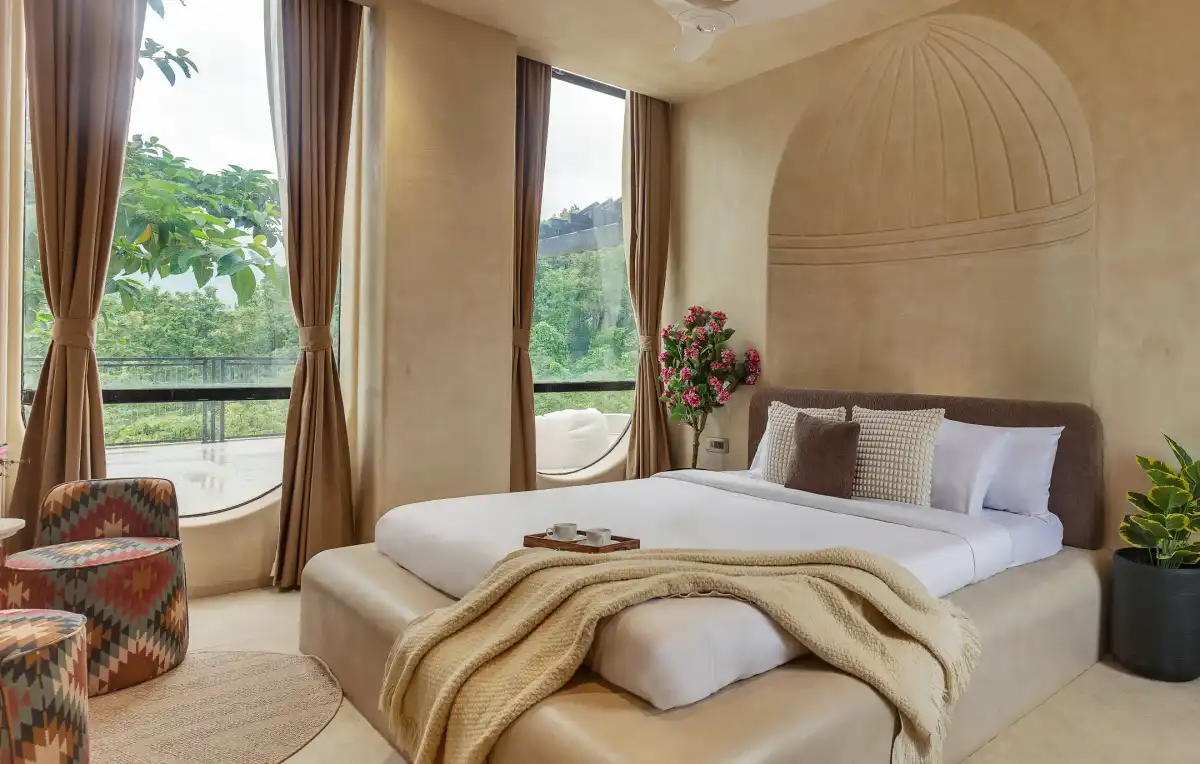 SaffronStays Roman Holiday, Karjat