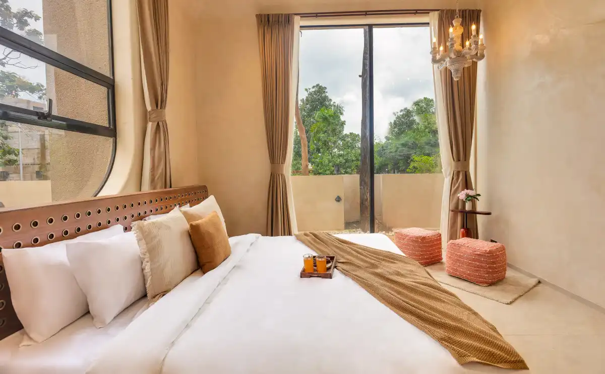 SaffronStays Roman Holiday, Karjat