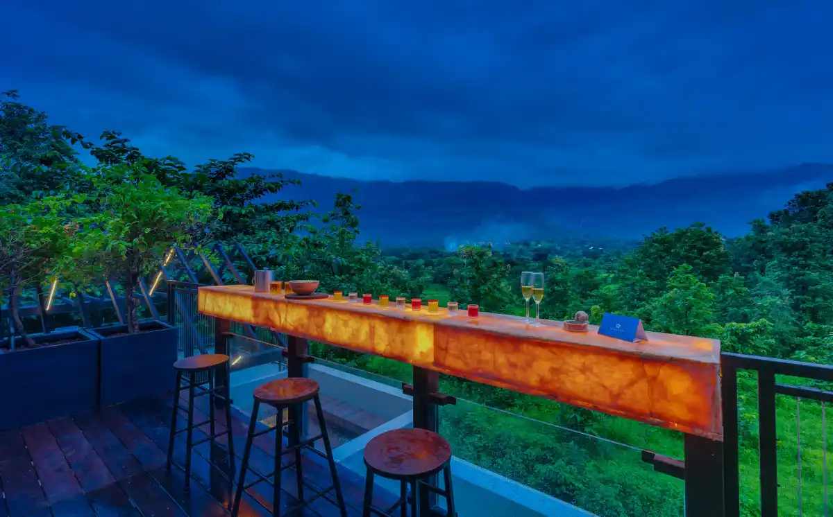 SaffronStays Roman Holiday, Karjat