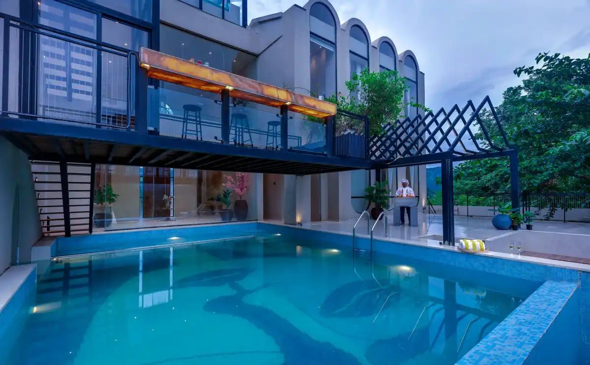 SaffronStays Roman Holiday, Karjat