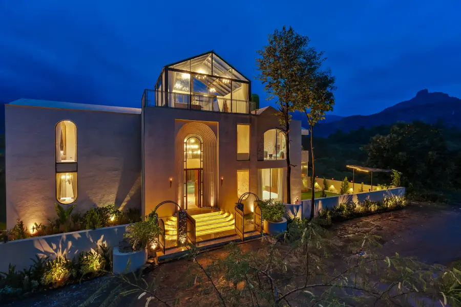 SaffronStays Roman Holiday, Karjat