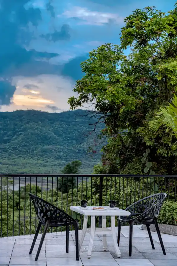 SaffronStays Sundowner, Karjat