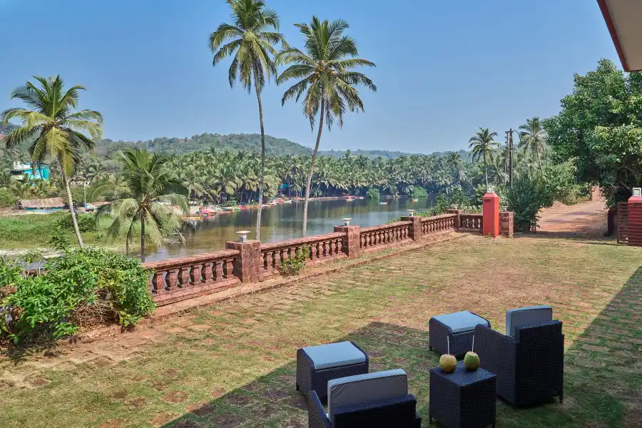 SaffronStays The Devrai, Khavane