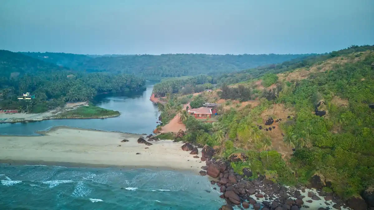 SaffronStays The Devrai, Khavane