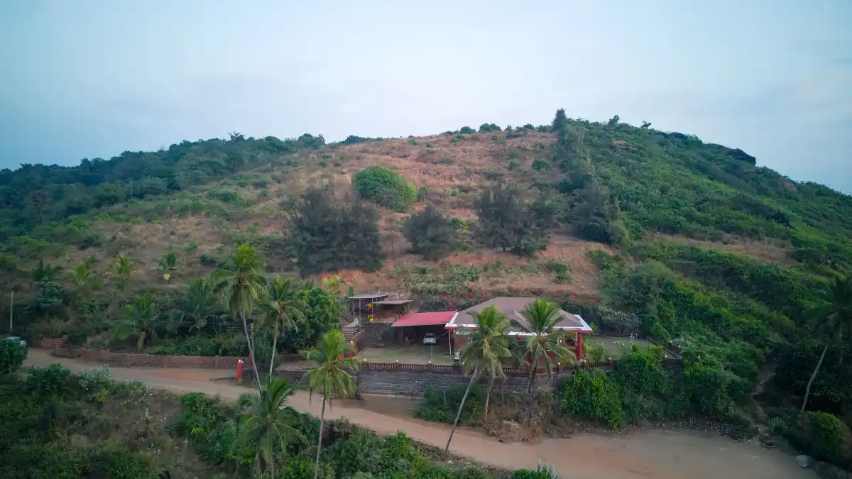 SaffronStays The Devrai, Khavane