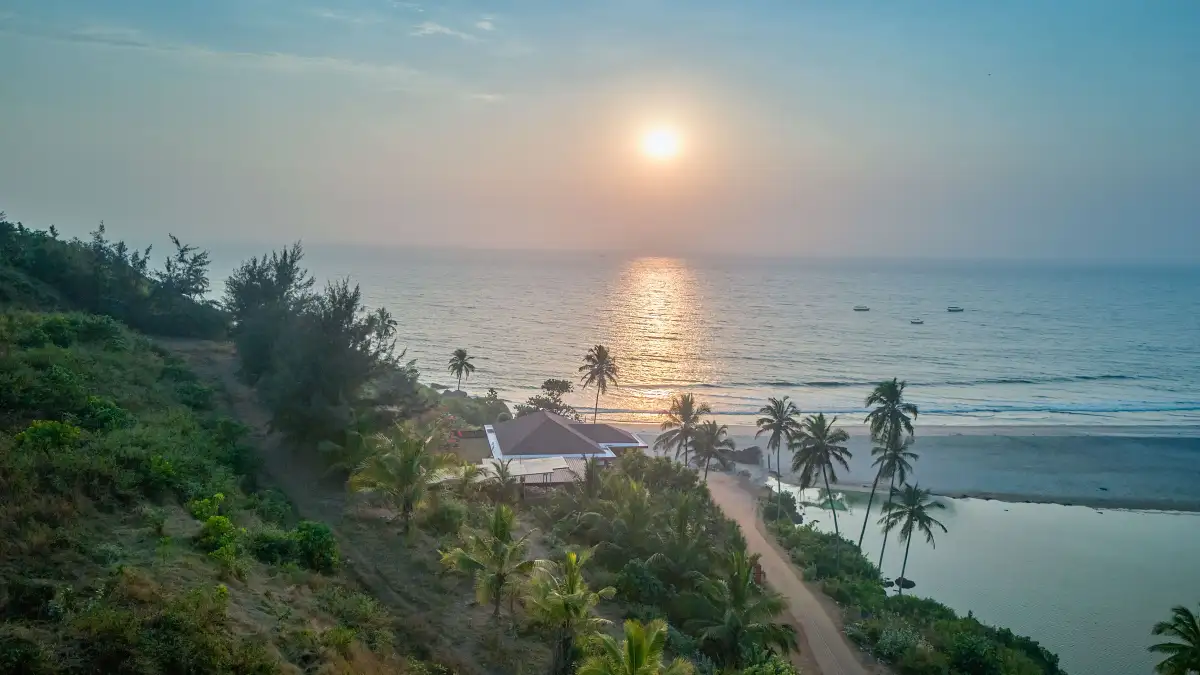 SaffronStays The Devrai, Khavane