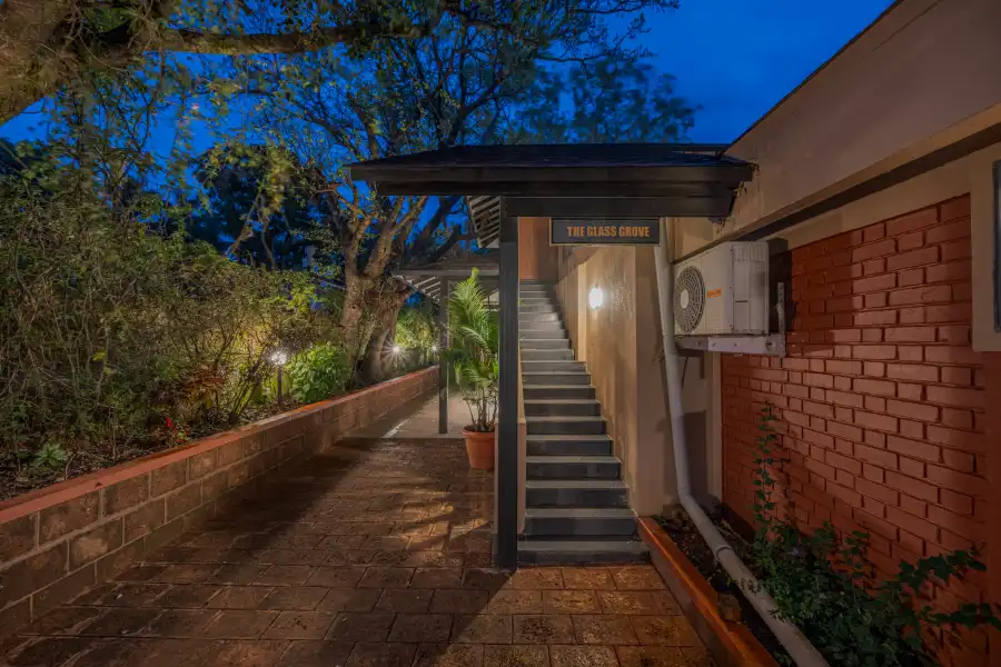 SaffronStays The Glass, Panchgani