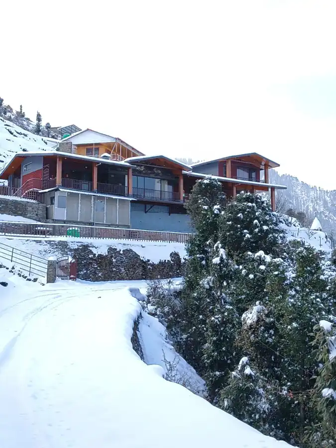 SaffronStays The Rhodoville, Kanatal
