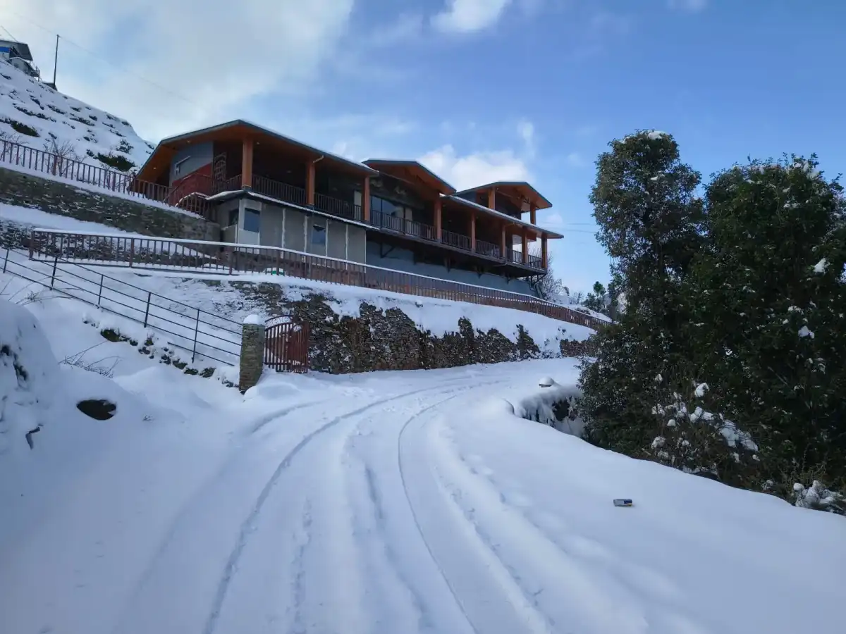 SaffronStays The Rhodoville, Kanatal