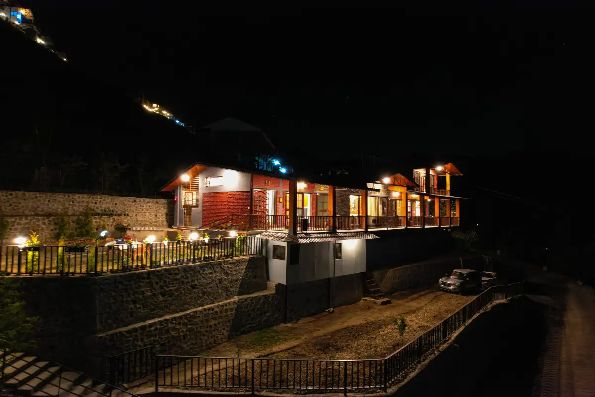 SaffronStays The Rhodoville, Kanatal