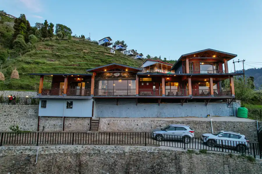 SaffronStays The Rhodoville, Kanatal