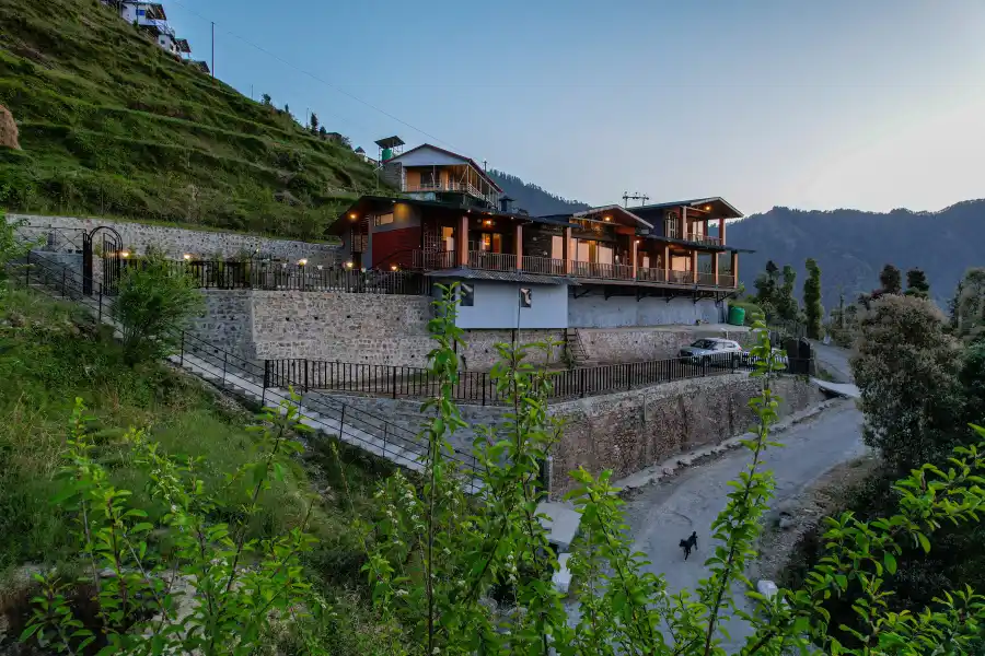 SaffronStays The Rhodoville, Kanatal