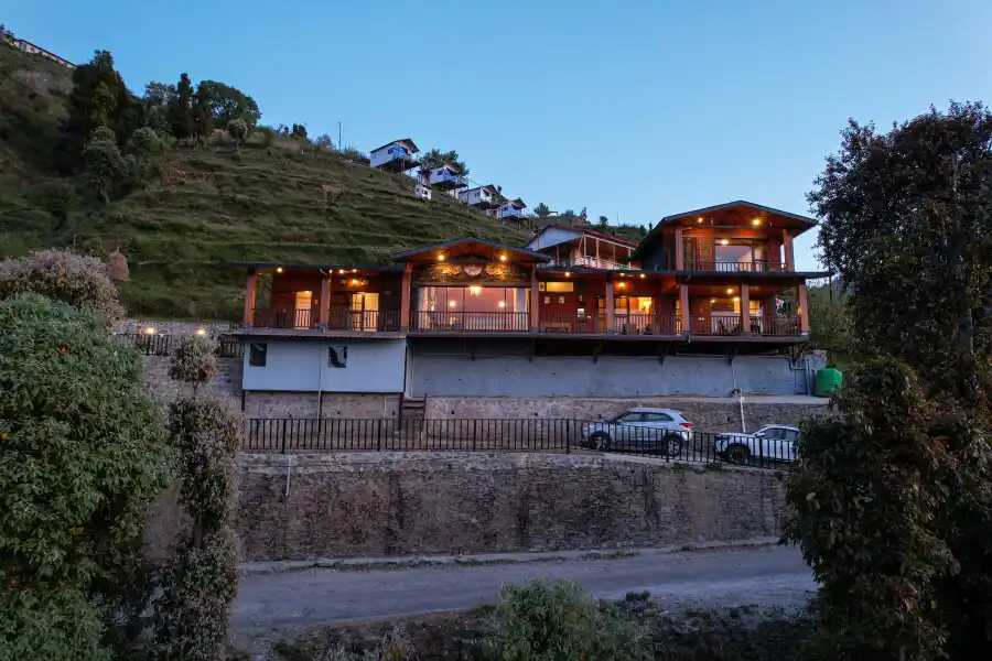 SaffronStays The Rhodoville, Kanatal