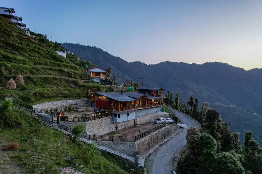 SaffronStays The Rhodoville, Kanatal