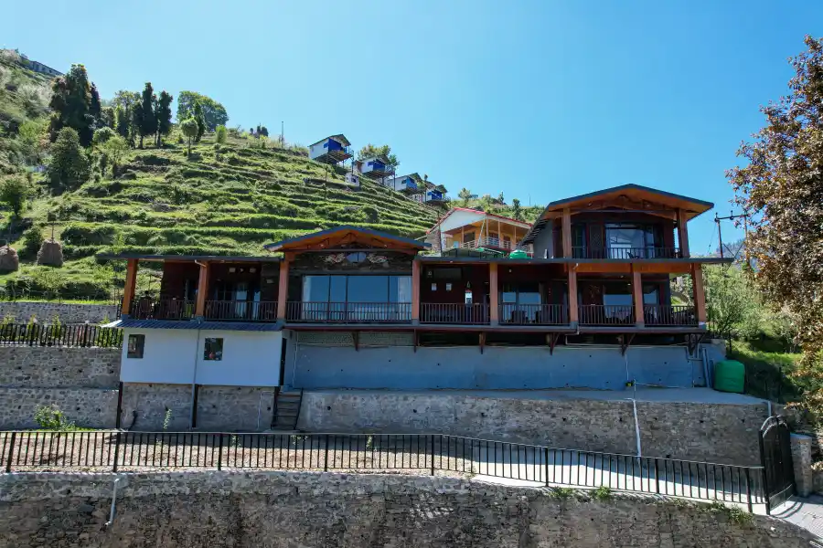 SaffronStays The Rhodoville, Kanatal