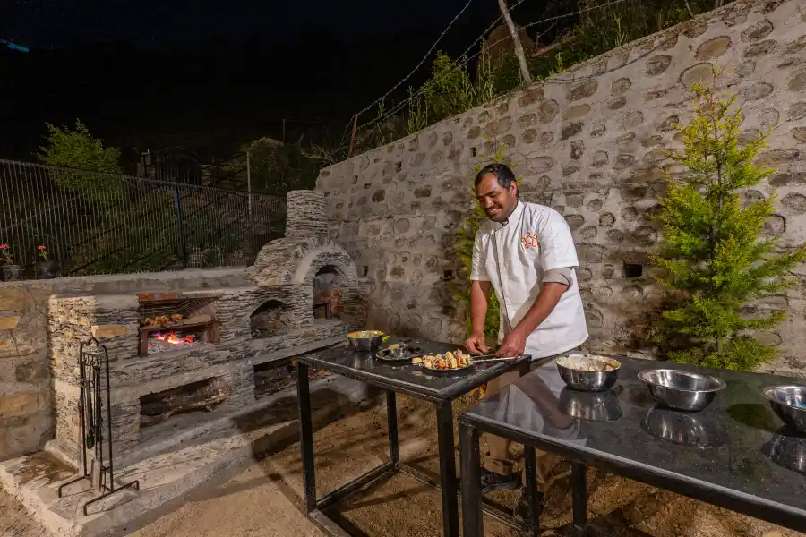 SaffronStays The Rhodoville, Kanatal