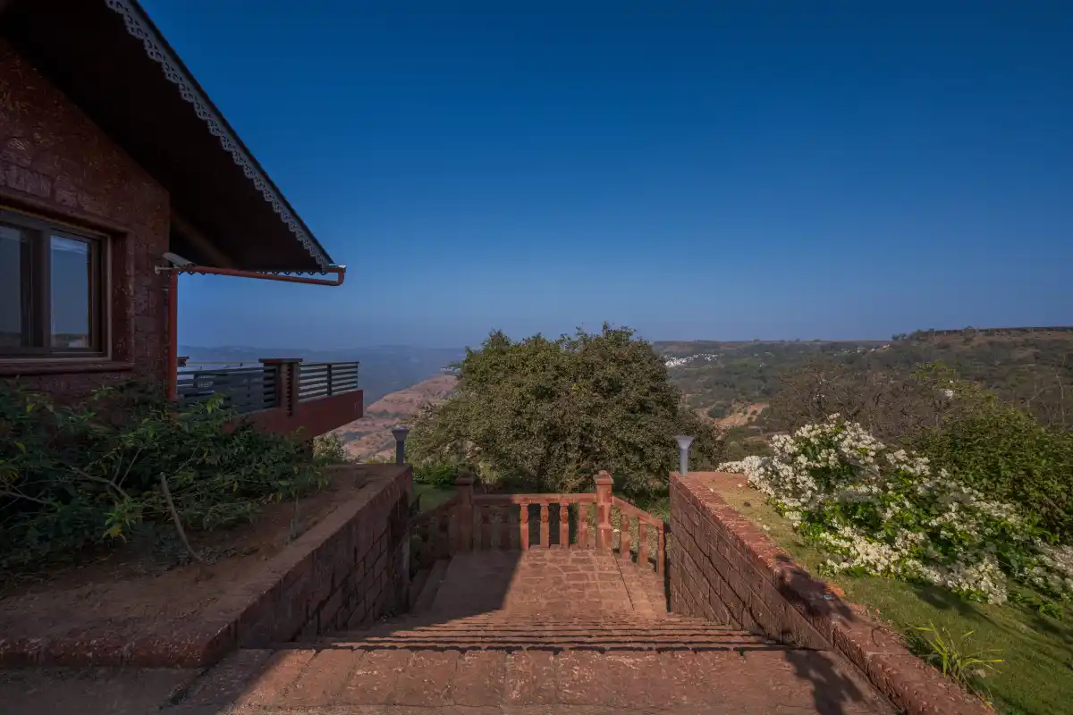 SaffronStays Whistling Thrush, Panchgani
