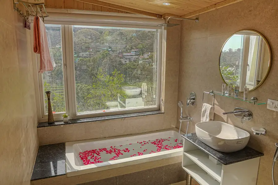 SaffronStays Woodpeckers Suite, Dehradun