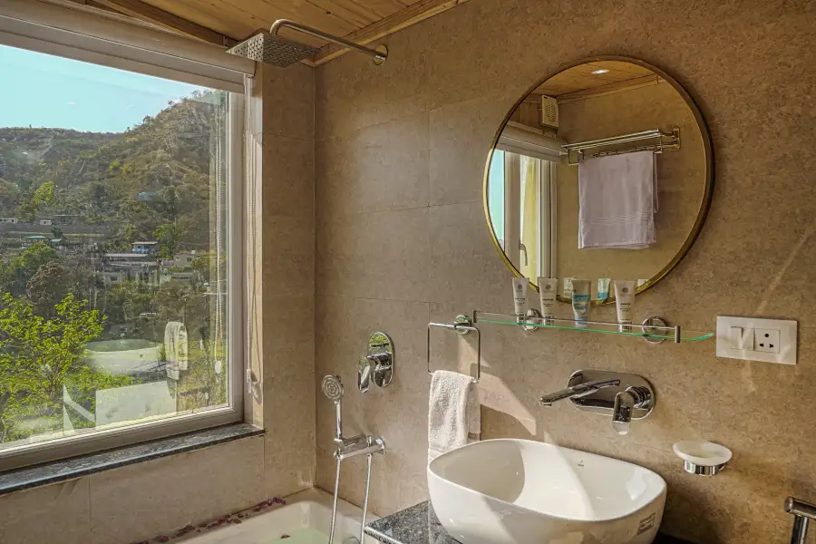 SaffronStays Woodpeckers Suite, Dehradun