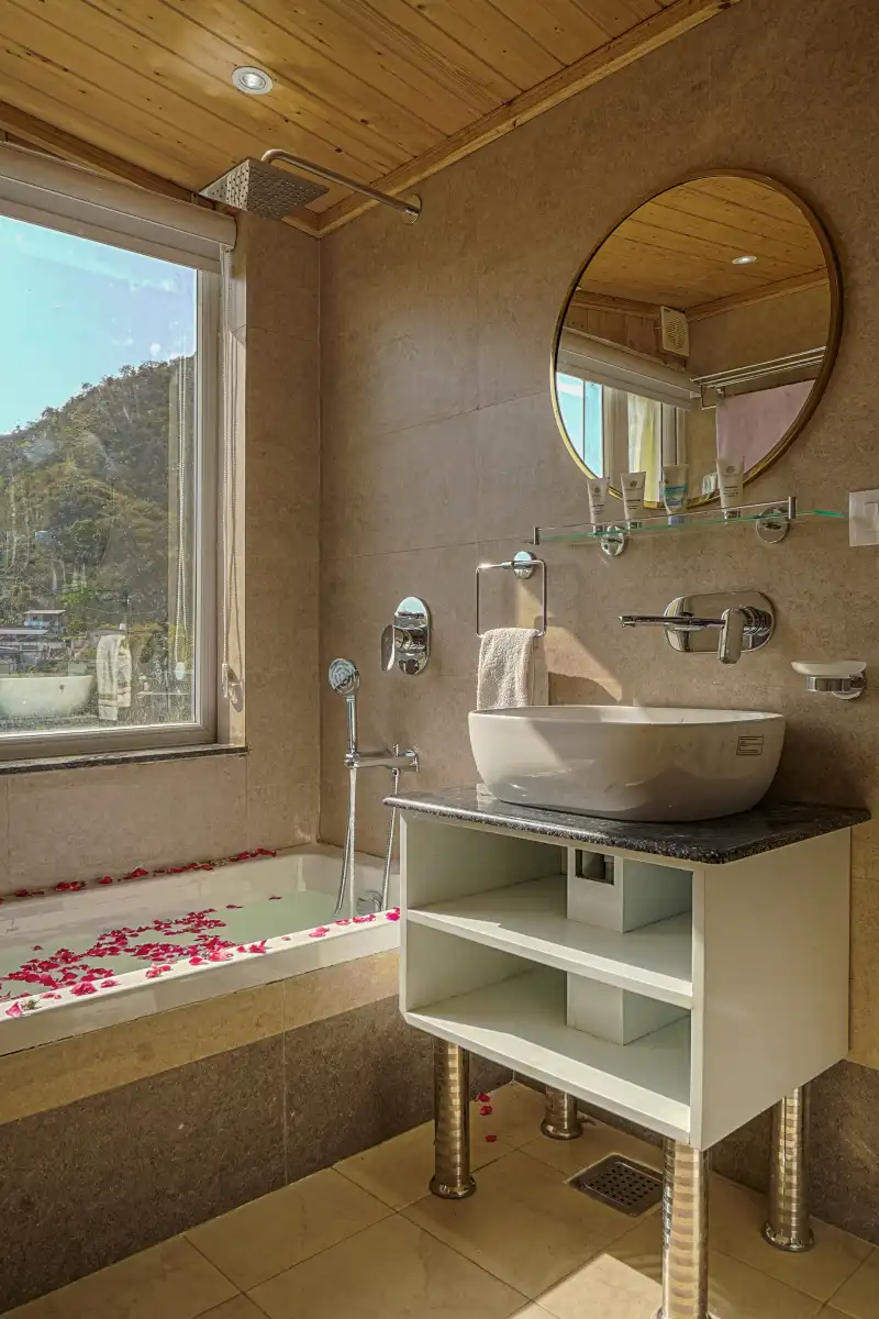 SaffronStays Woodpeckers Suite, Dehradun