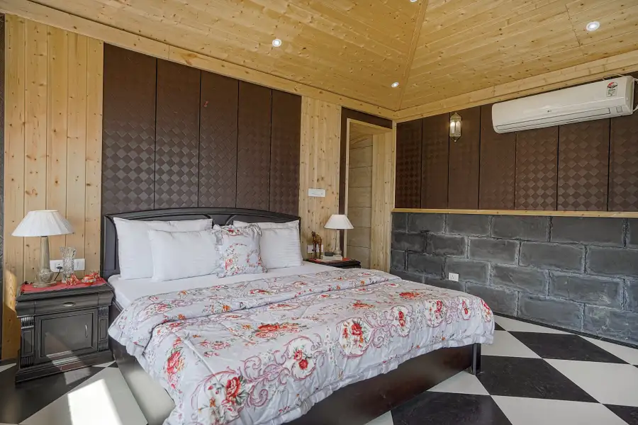 SaffronStays Woodpeckers Suite, Dehradun