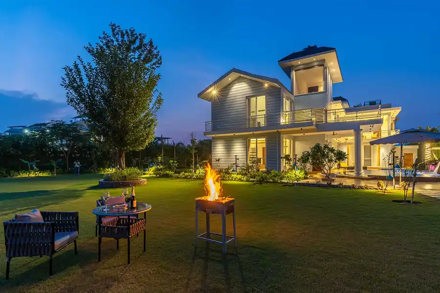 Sapphire @ Serenity Farms w/ Pool, New Delhi