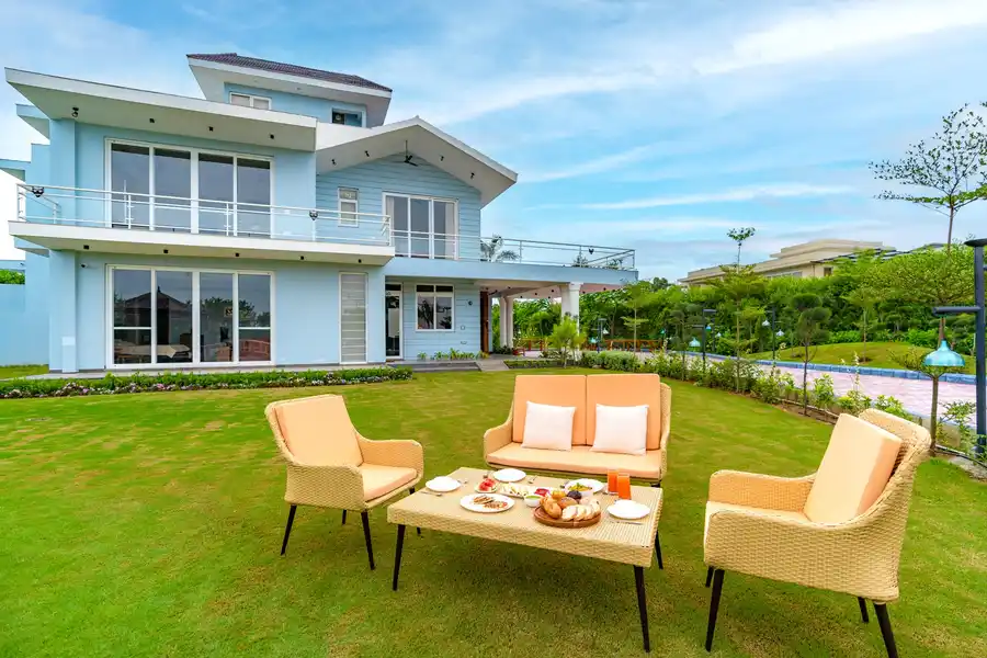 Sapphire @ Serenity Farms w/ Pool, New Delhi