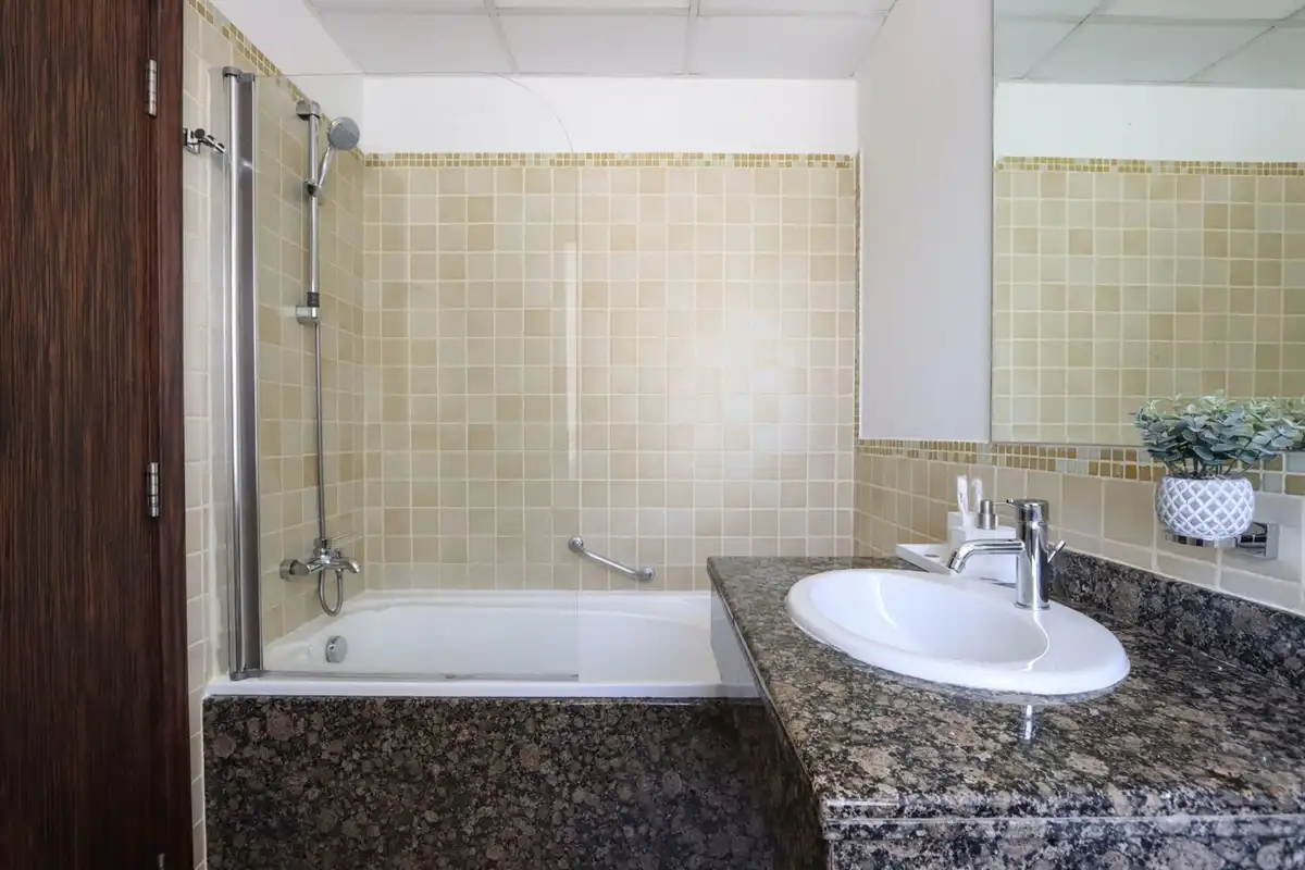 Scenic 2BHK with Amazing Marina Views, Dubai