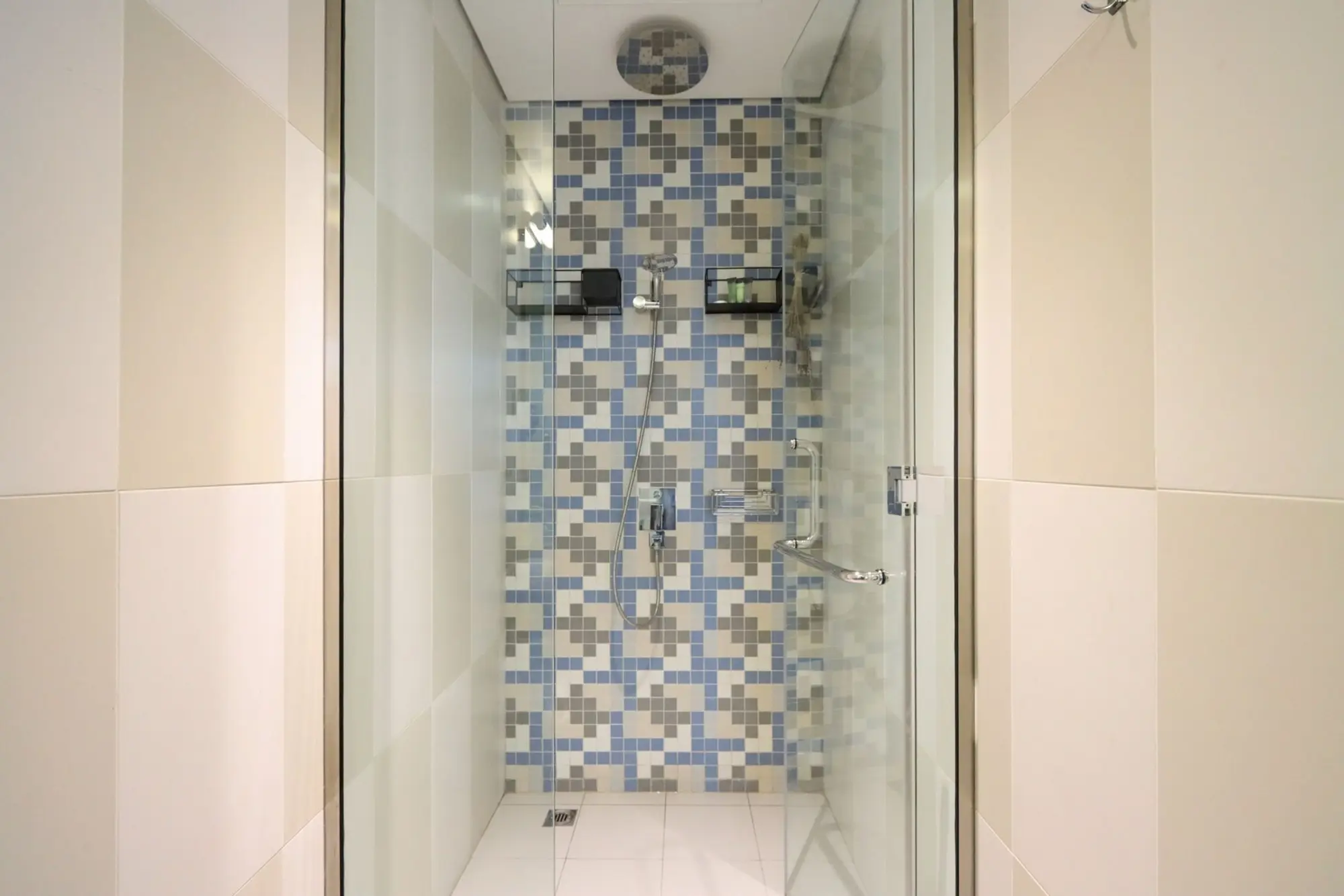 Seaside Studio in Palm Jumeirah, Beach Access, Dubai