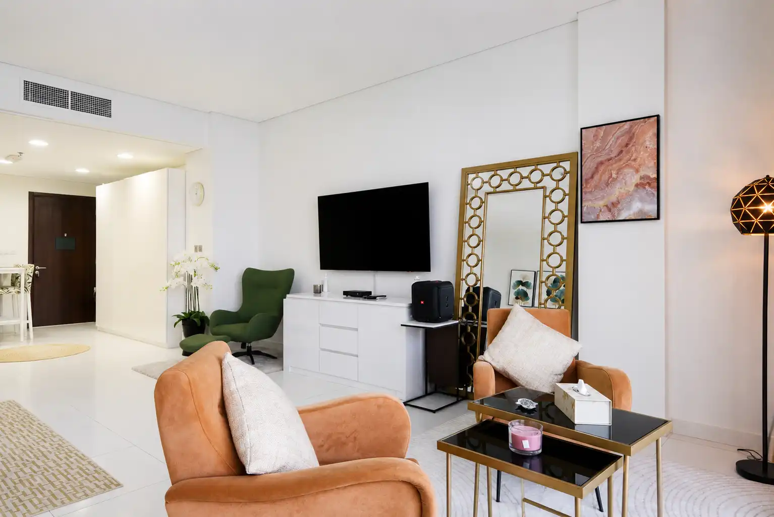 Seaside Studio in Palm Jumeirah, Beach Access, Dubai
