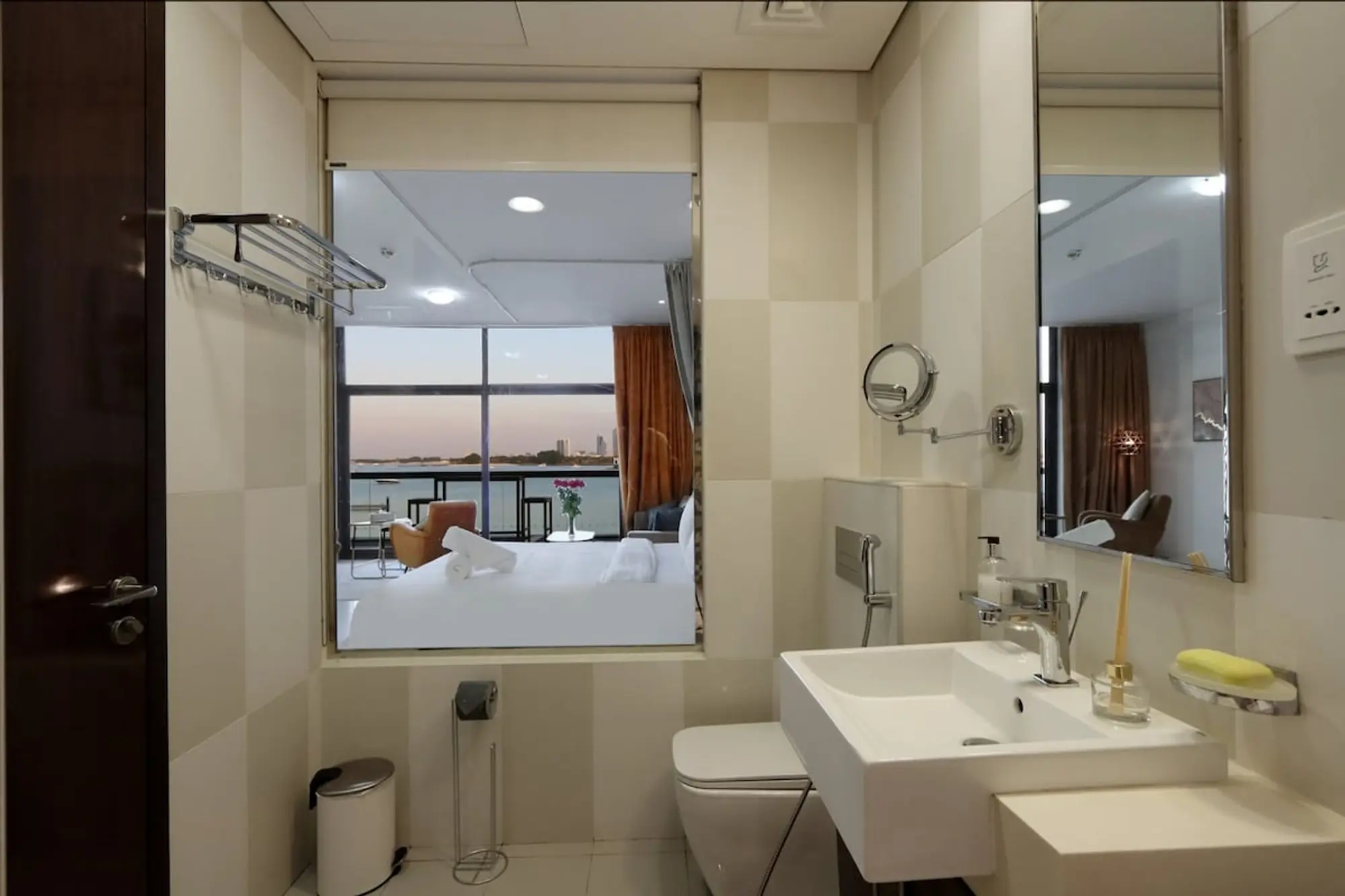 Seaside Studio in Palm Jumeirah, Beach Access, Dubai