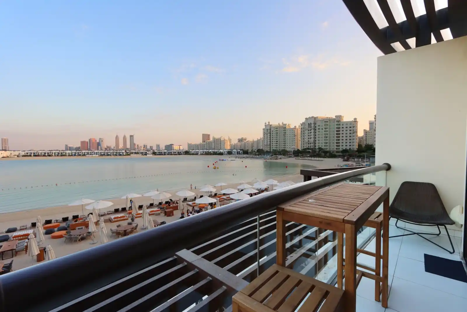 Seaside Studio in Palm Jumeirah, Beach Access, Dubai
