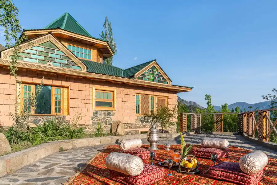 Serafina, Srinagar