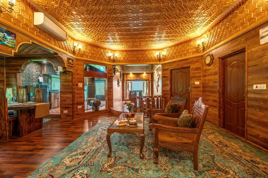 Serafina, Srinagar